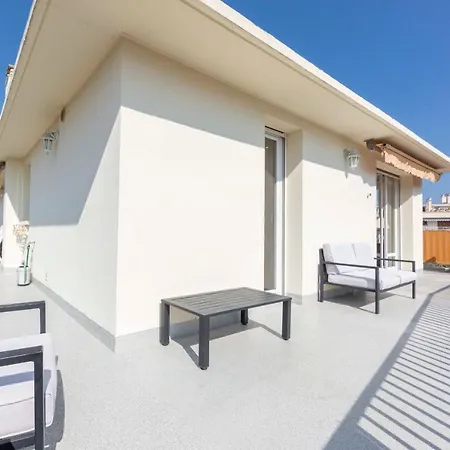 Апартаменты Bnb Renting Seafront In Cap D'Antibes Антиб